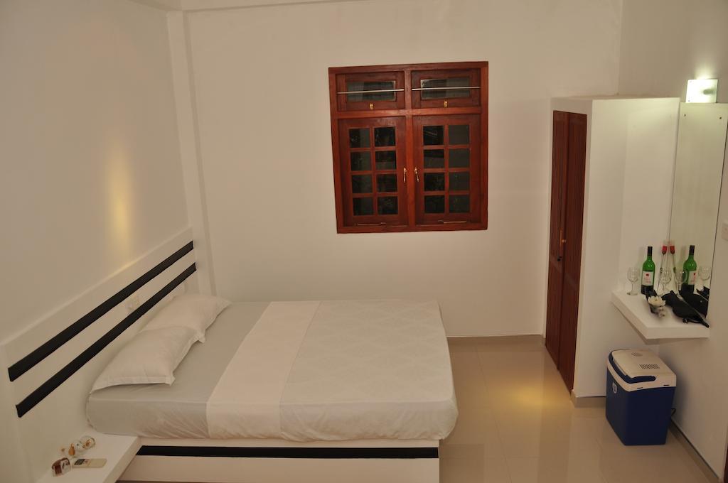 The Fence Bed & Breakfast Bentota Ruang foto