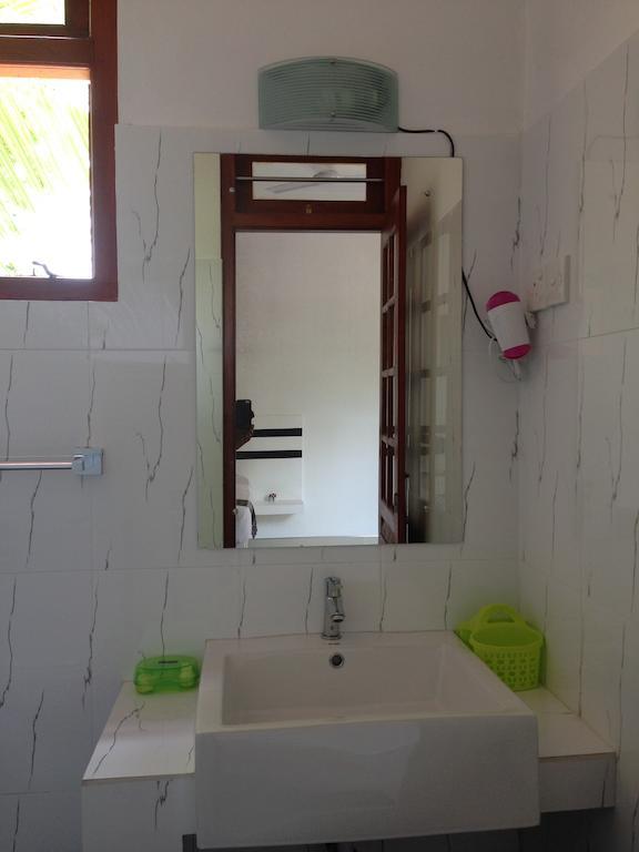 The Fence Bed & Breakfast Bentota Bagian luar foto